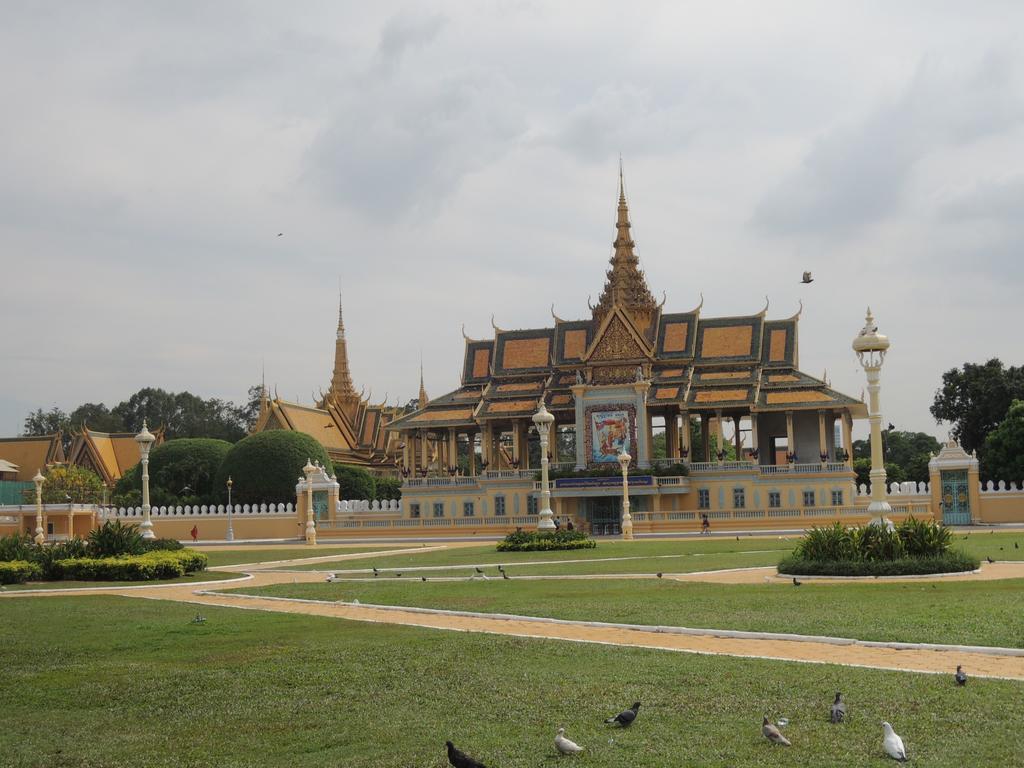 Golden Boat Guesthouse Phnom Penh Exterior photo
