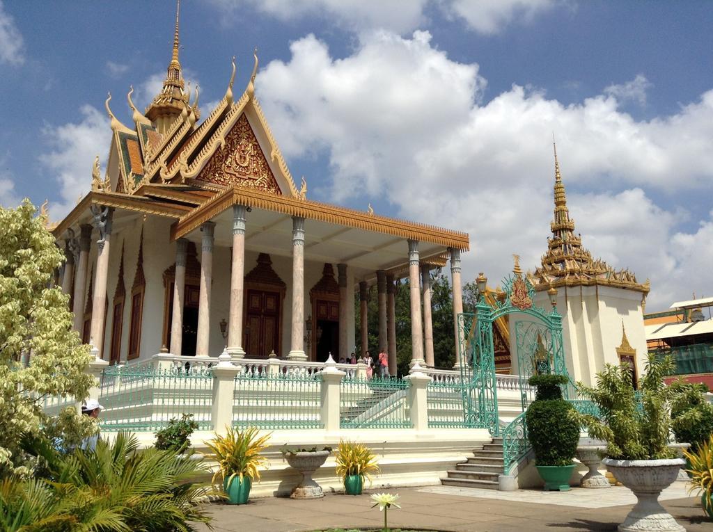 Golden Boat Guesthouse Phnom Penh Exterior photo