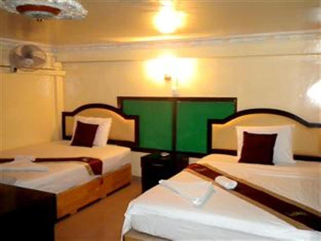 Golden Boat Guesthouse Phnom Penh Exterior photo